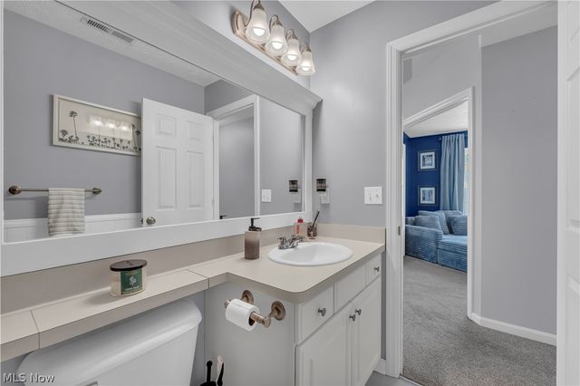 42 Vista Circle, North Olmsted, OH 44070