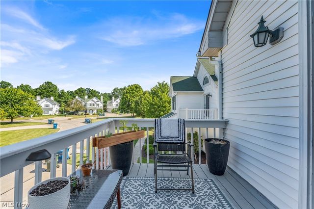 42 Vista Circle, North Olmsted, OH 44070