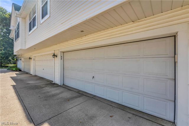 42 Vista Circle, North Olmsted, OH 44070