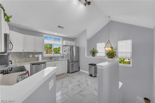 42 Vista Circle, North Olmsted, OH 44070