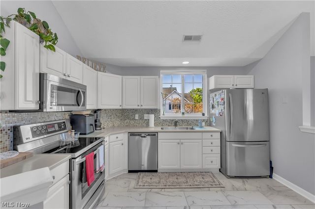 42 Vista Circle, North Olmsted, OH 44070