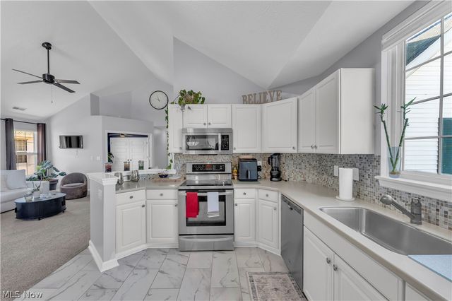 42 Vista Circle, North Olmsted, OH 44070