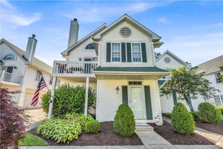 42 Vista Circle, North Olmsted, OH 44070