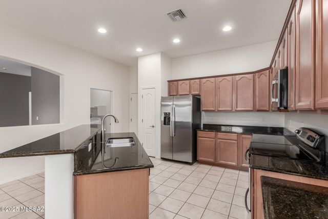 7808 E Treetop Road, Tucson, AZ 85756