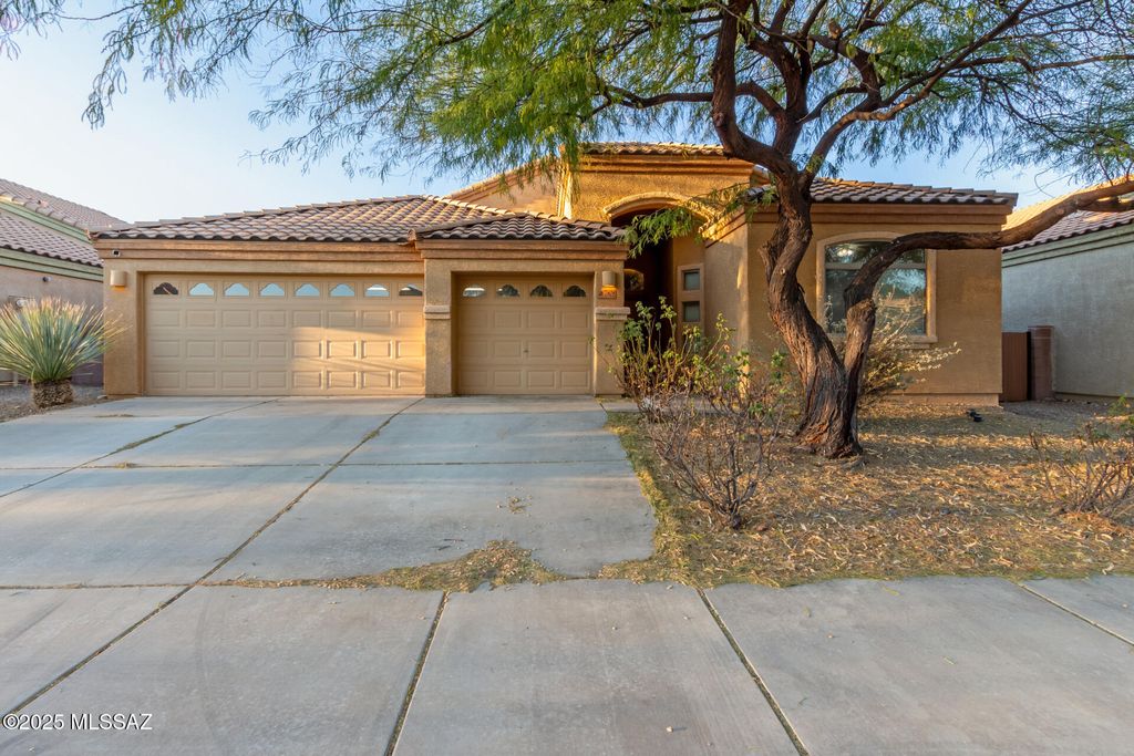 7808 E Treetop Road, Tucson, AZ 85756