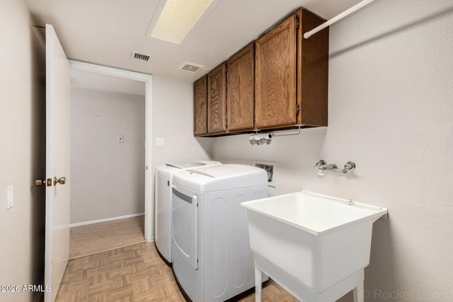 8629 N 49TH Avenue, Glendale, AZ 85302