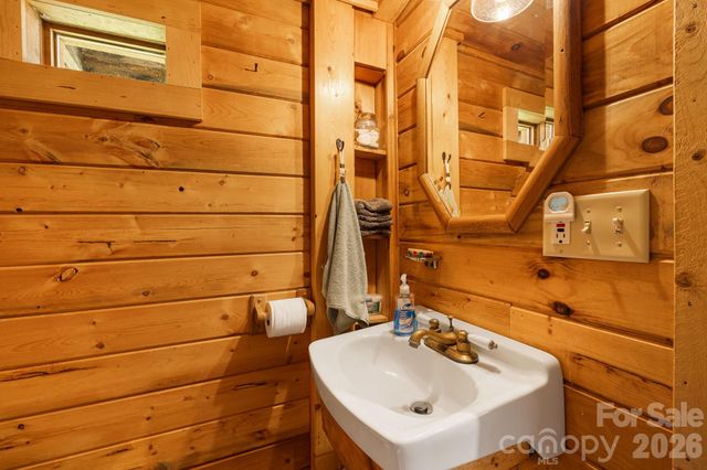 107 111 Hougie Heaven Lane, Franklin, NC 28734
