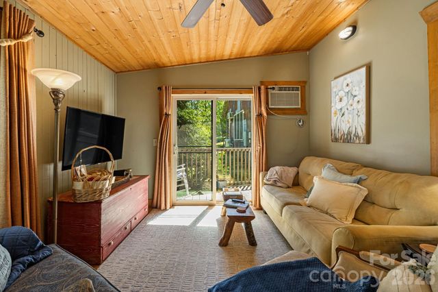 107 111 Hougie Heaven Lane, Franklin, NC 28734