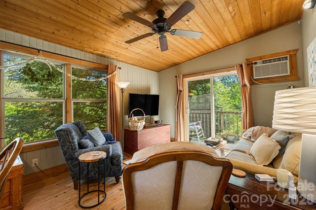 107 111 Hougie Heaven Lane, Franklin, NC 28734