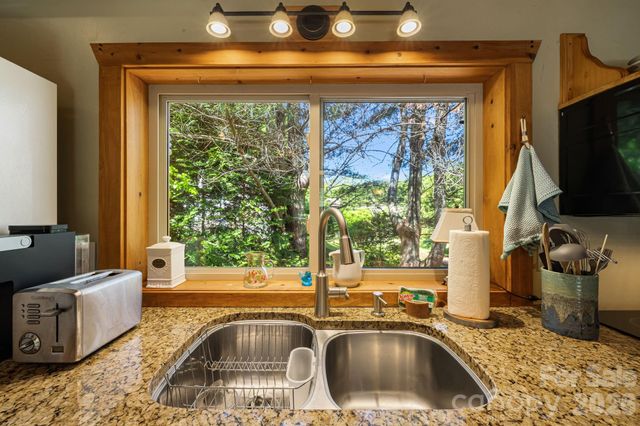 107 111 Hougie Heaven Lane, Franklin, NC 28734