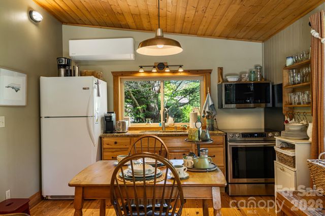 107 111 Hougie Heaven Lane, Franklin, NC 28734