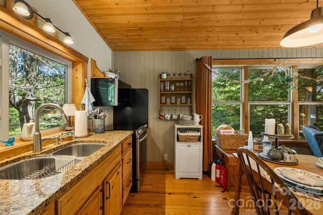 107 111 Hougie Heaven Lane, Franklin, NC 28734