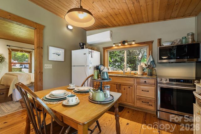 107 111 Hougie Heaven Lane, Franklin, NC 28734