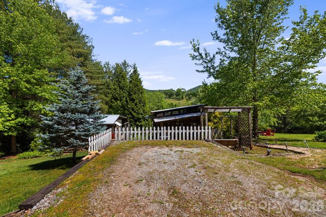 107 111 Hougie Heaven Lane, Franklin, NC 28734