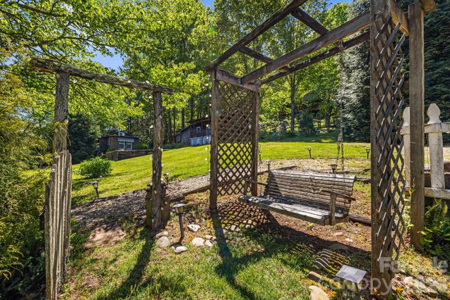 107 111 Hougie Heaven Lane, Franklin, NC 28734