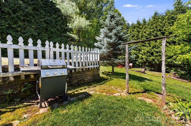 107 111 Hougie Heaven Lane, Franklin, NC 28734