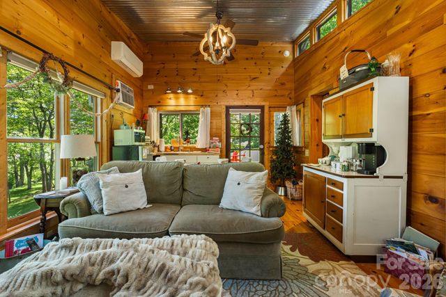 107 111 Hougie Heaven Lane, Franklin, NC 28734