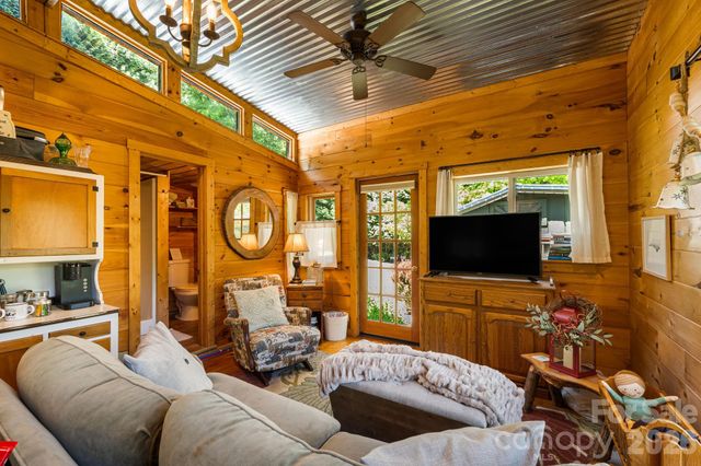 107 111 Hougie Heaven Lane, Franklin, NC 28734