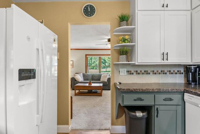 190 Hillcrest Circle, Sun Prairie, WI 53590
