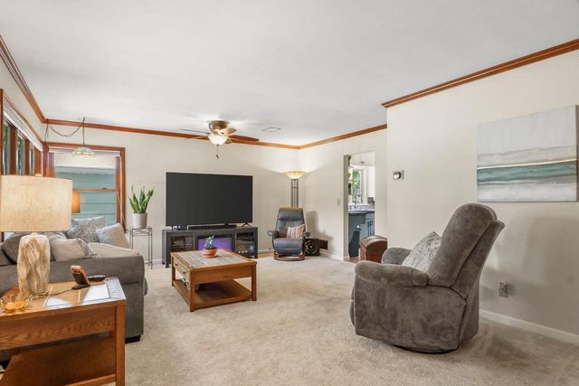 190 Hillcrest Circle, Sun Prairie, WI 53590