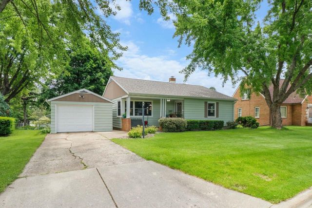 190 Hillcrest Circle, Sun Prairie, WI 53590