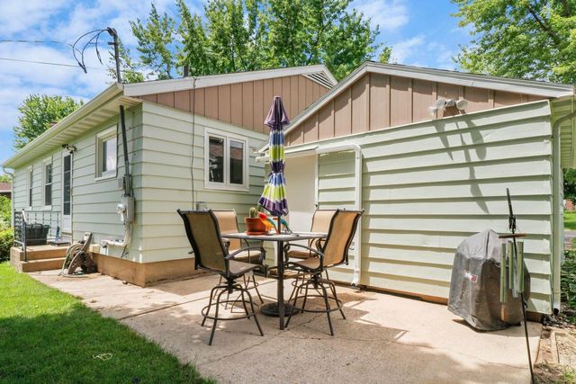 190 Hillcrest Circle, Sun Prairie, WI 53590