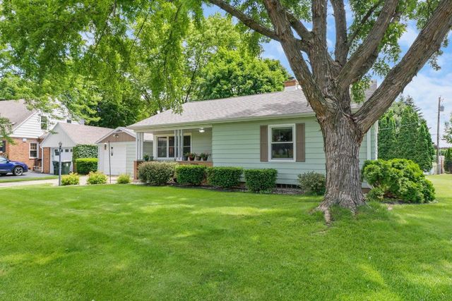 190 Hillcrest Circle, Sun Prairie, WI 53590