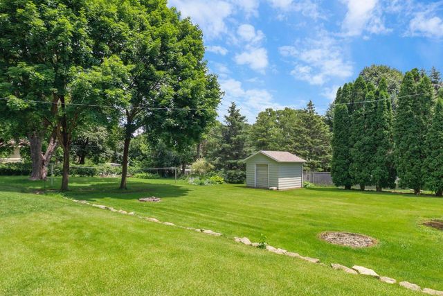 190 Hillcrest Circle, Sun Prairie, WI 53590