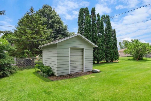 190 Hillcrest Circle, Sun Prairie, WI 53590