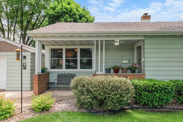 190 Hillcrest Circle, Sun Prairie, WI 53590