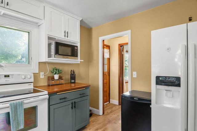 190 Hillcrest Circle, Sun Prairie, WI 53590