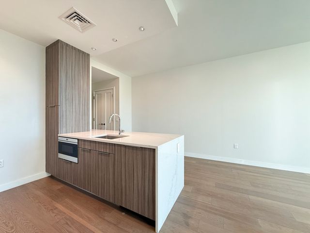 188 Brookline Ave 20I, Boston, MA 02215