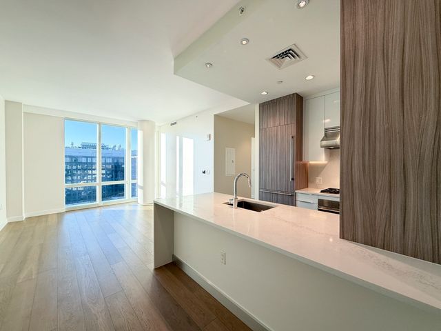 188 Brookline Ave 20I, Boston, MA 02215