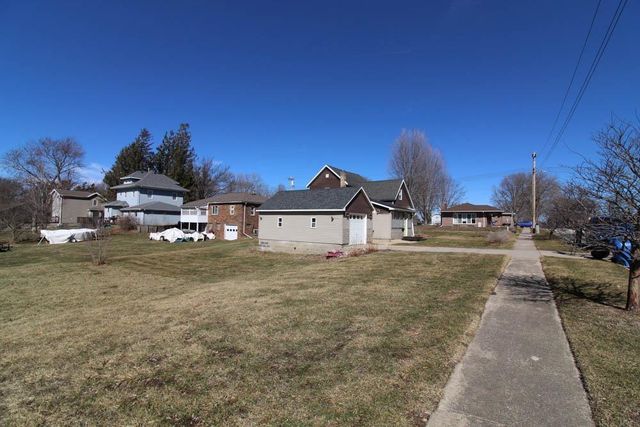 901 11th Street, Grundy Center, IA 50638