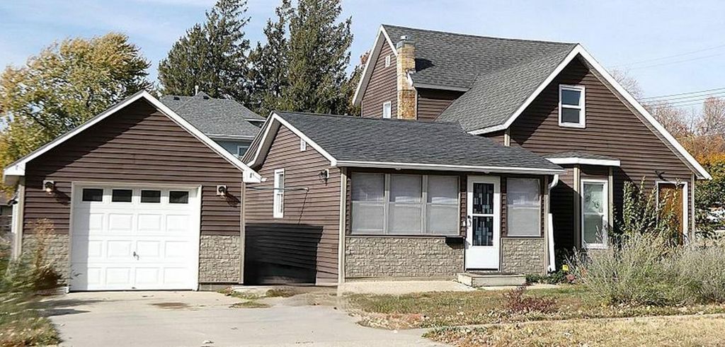 901 11th Street, Grundy Center, IA 50638