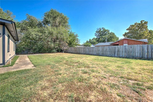 1311 SE C Street, Bentonville, AR 72712
