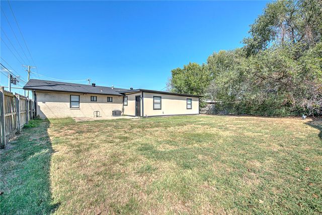 1311 SE C Street, Bentonville, AR 72712
