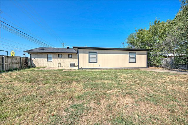 1311 SE C Street, Bentonville, AR 72712