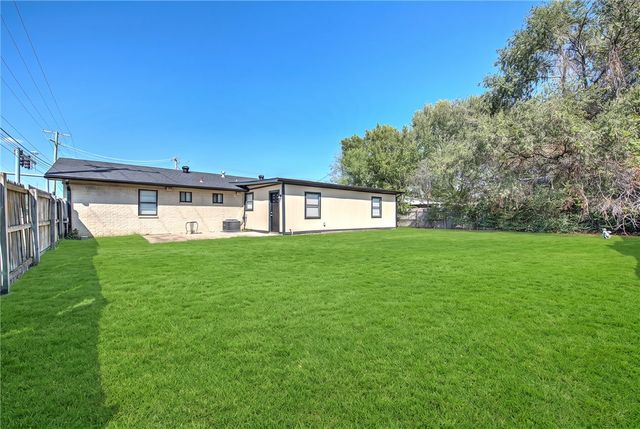 1311 SE C Street, Bentonville, AR 72712
