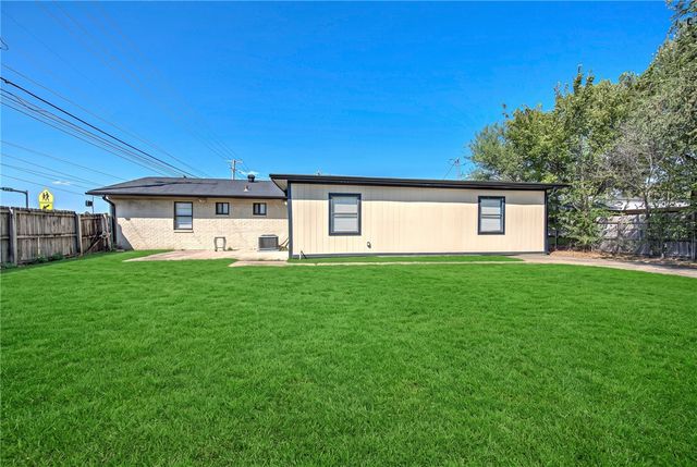 1311 SE C Street, Bentonville, AR 72712