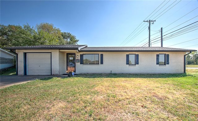 1311 SE C Street, Bentonville, AR 72712
