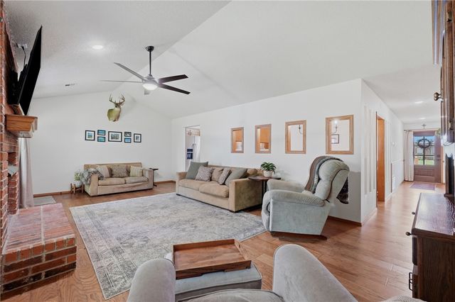 411 N 39th Street, Rogers, AR 72756