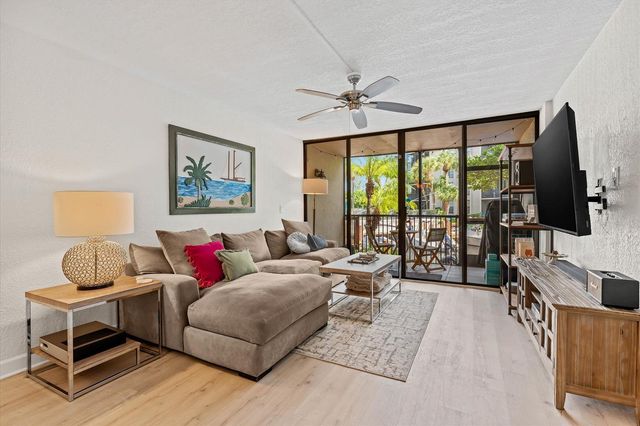 21 ROYAL PALM Way 1050, Boca Raton, FL 33432