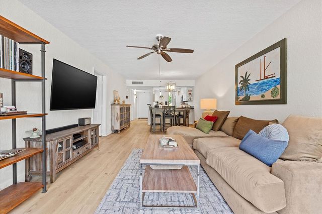 21 ROYAL PALM Way 1050, Boca Raton, FL 33432