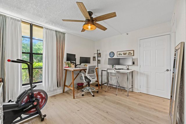 21 ROYAL PALM Way 1050, Boca Raton, FL 33432