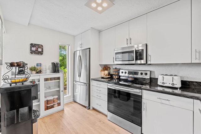 21 ROYAL PALM Way 1050, Boca Raton, FL 33432