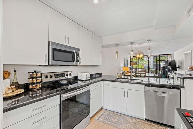 21 ROYAL PALM Way 1050, Boca Raton, FL 33432