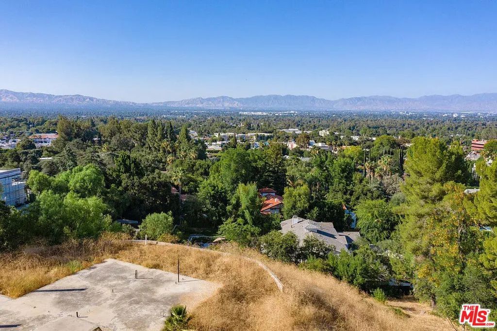 17229 Oak View Drive, Encino, CA 91316 — photo 4