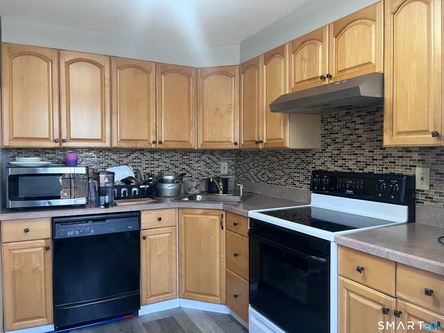 52 Heather Ridge 52, Shelton, CT 06484