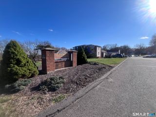 52 Heather Ridge 52, Shelton, CT 06484